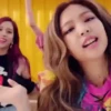 Black Pink Mov 25