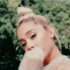 Ariana Grande 3 mov 18