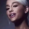Ariana Grande 4 mov 21