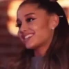 Ariana Grande 4 mov 22