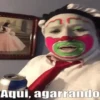 Aqui, agarrando