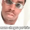 mano chegou por trás