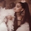 Ariana Grande 2 mov 13