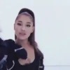 Ariana Grande 2 mov 17