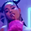 Ariana Grande 2 mov 18