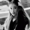 Ariana Grande 2 mov 23