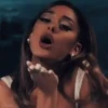 Ariana Grande 1 mov 17