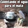 Calentando el agua para el mate