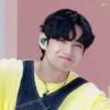 V ♡ 29