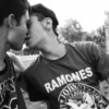 Chicos besándose 12
