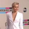 Miley Cyrus 22