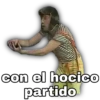 con el hocico
partido