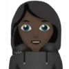Chica con Sudadera Gris