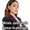 Mírala, queriendo lamar là atención