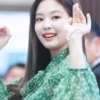 JENNIE_STIKER 14