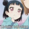 *Lo mira con asco