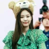 BLACK BLACKPINK JENNIE
Duffy