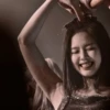 ;; jennie :: 16