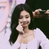 JENNIEَ- 17