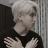せ han jisung 🧦 :; by 6