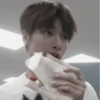 せ jeongin 📦 :; by 19