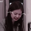 ミ 🥩 Jennie :: 9