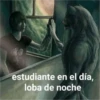 estudiante en el día, loba de noche