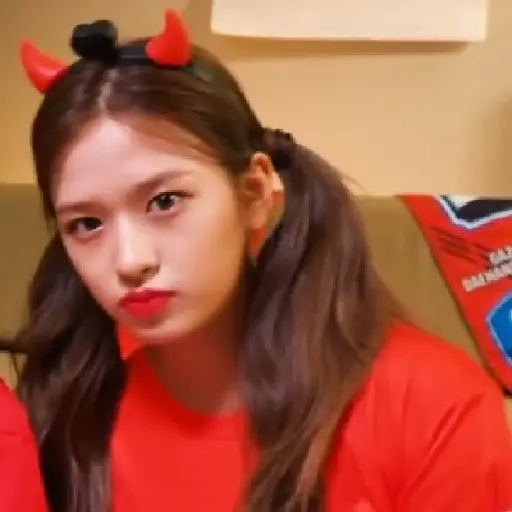 Yujin / @ive_stickers  9