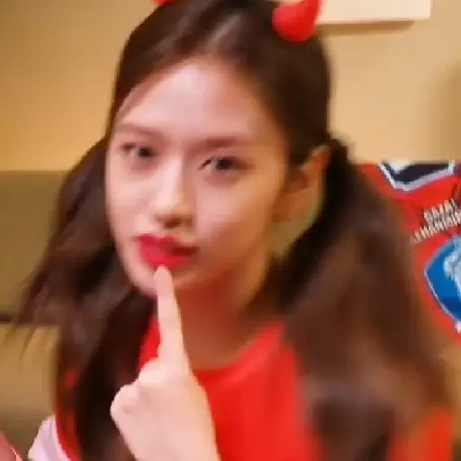 Yujin / @ive_stickers  10