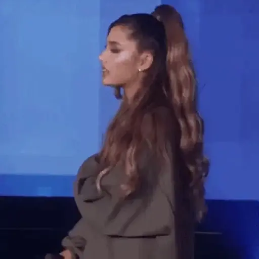 Ariana Grande 4 19