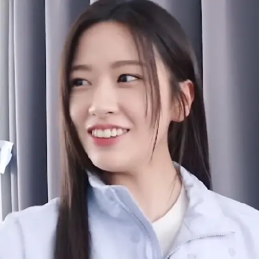 Yujin / IVE  4