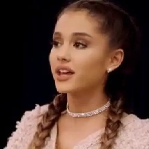 Ariana Grande 4 23