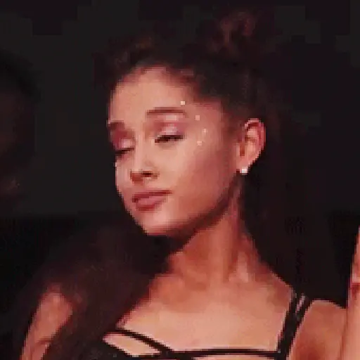 Ariana Grande 4 25