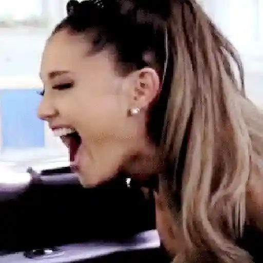 Ariana Grande 4 27