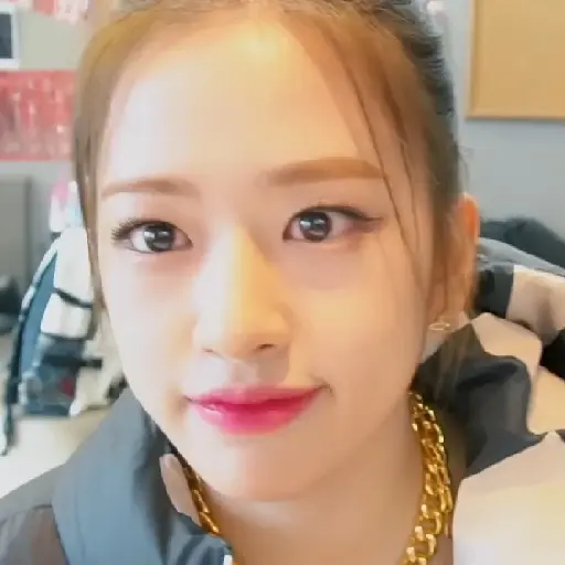 Yujin / @ive_stickers  5