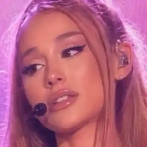 Ariana Grande 18