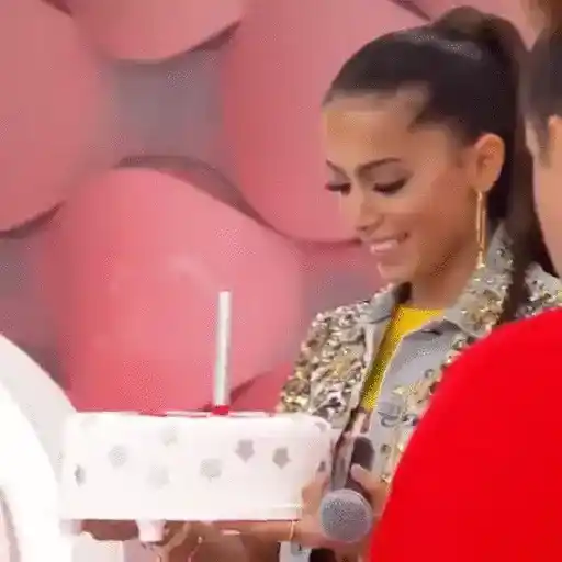 Anitta 2 30