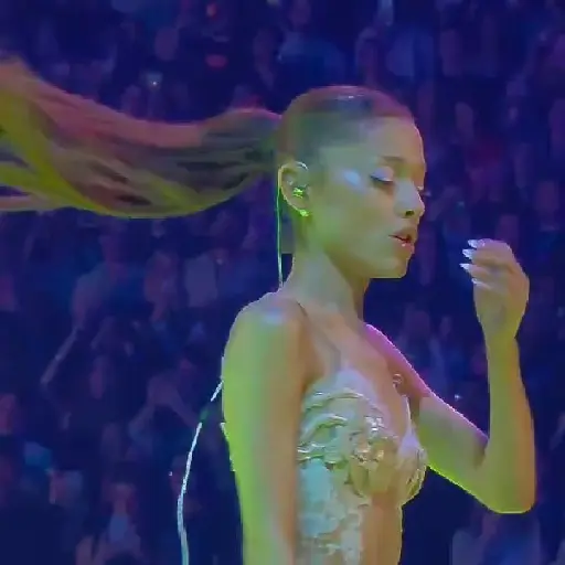 Ariana Grande 16