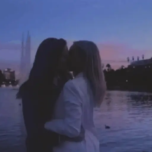 Kiss Lesbian ®™ 14