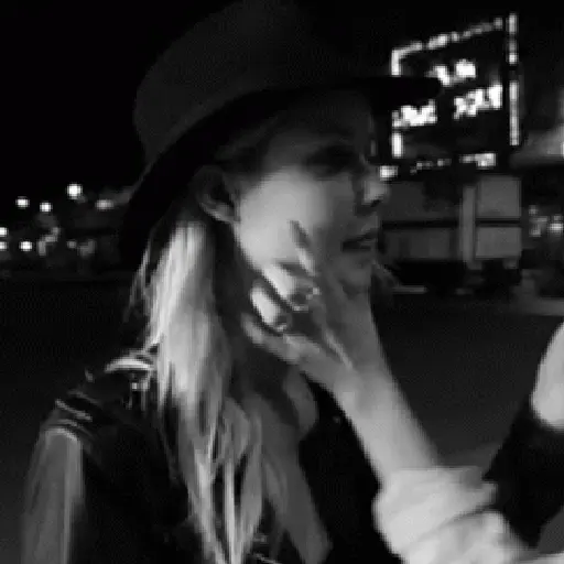 Kiss Lesbian ®™ 18