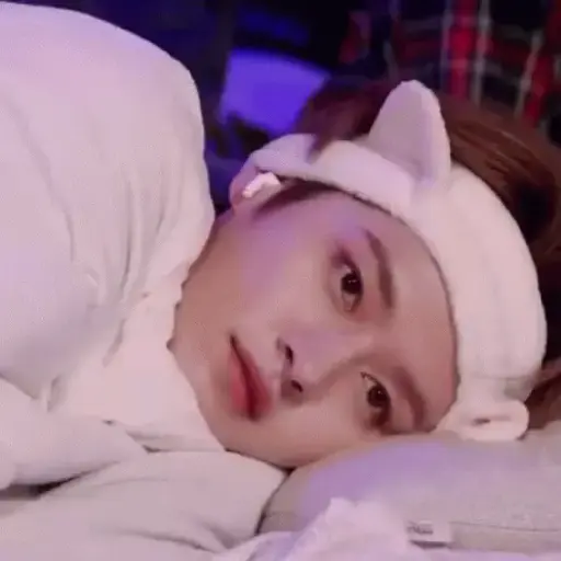 Leeknow- skz -KPOP-GIF🐰🤍 9
