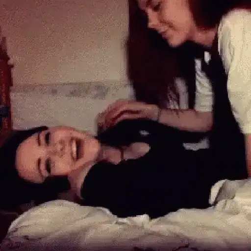 Kiss Lesbian ®™ 7