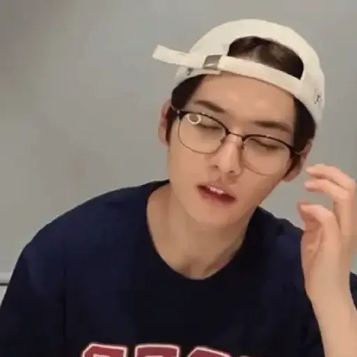 Leeknow- skz -KPOP-GIF🐰🤍 10