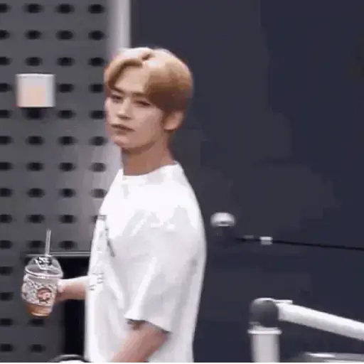 Leeknow- skz -KPOP-GIF🐰🤍 14
