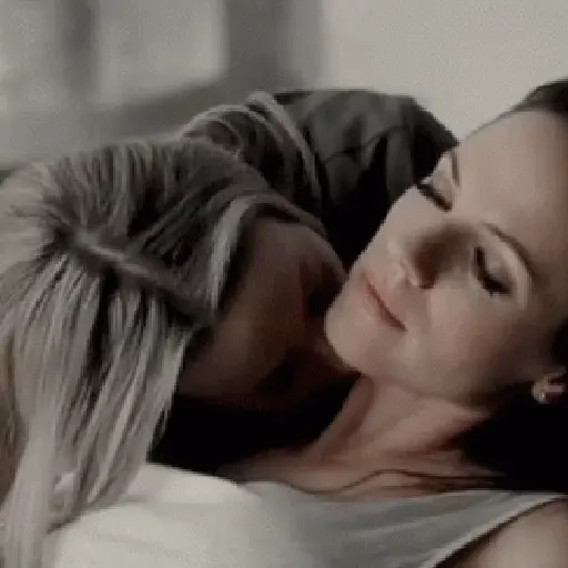 Kiss Lesbian ®™ 17