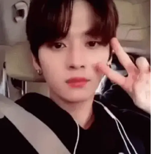 Leeknow- skz -KPOP-GIF🐰🤍 7