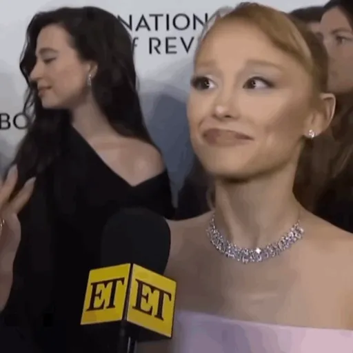 Ariana Grande  19