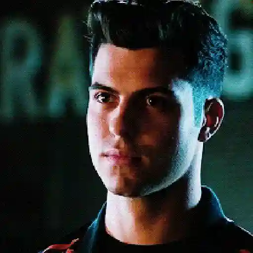 Raphael Santiago  1