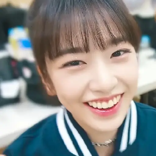Yujin / IVE  4