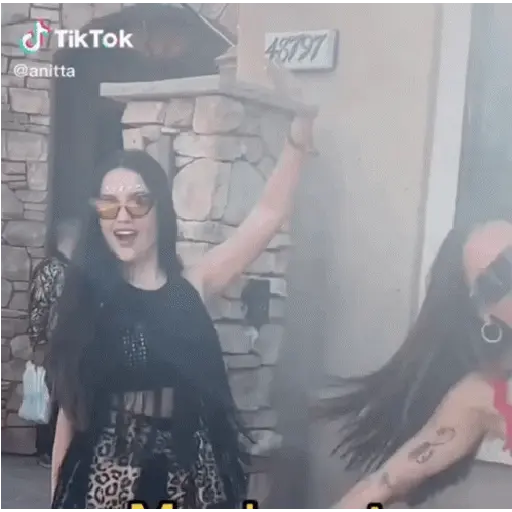 Reações Anitta 8